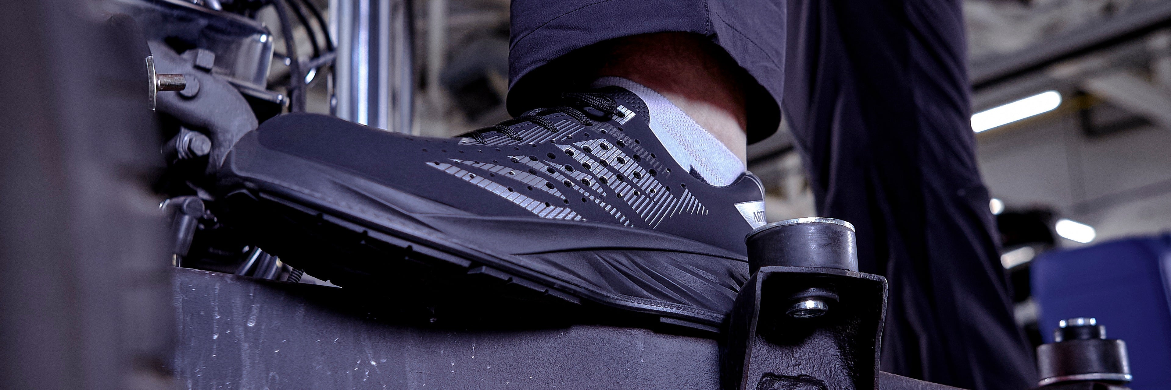 Poltopánky pracovné O1